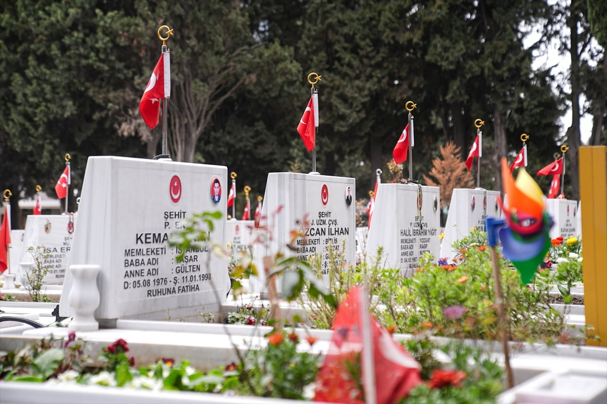 Aile ve Sosyal Hizmetler Bakanlığı koordinasyonunda, şehitlerin hatırasını yaşatmak ve vefa...