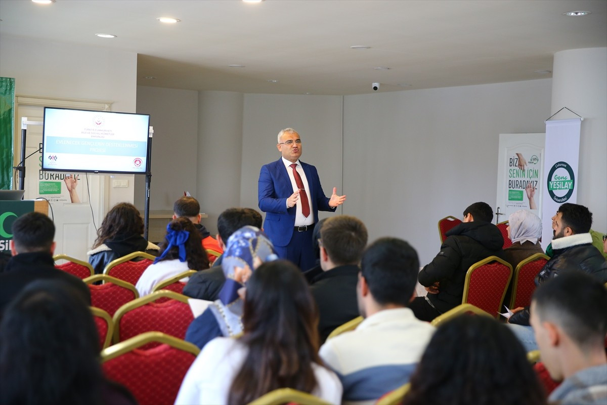 Aile ve Sosyal Hizmetler Bakanlığınca yürütülen "Evlenecek Gençlerin Desteklenmesi Projesi"...