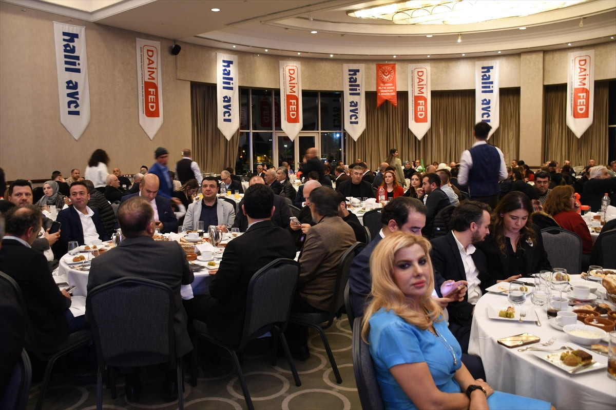 Aile ve Sosyal Hizmetler İl Müdürlüğünce verilen iftarda koruyucu aileler ve evlatları bir araya...