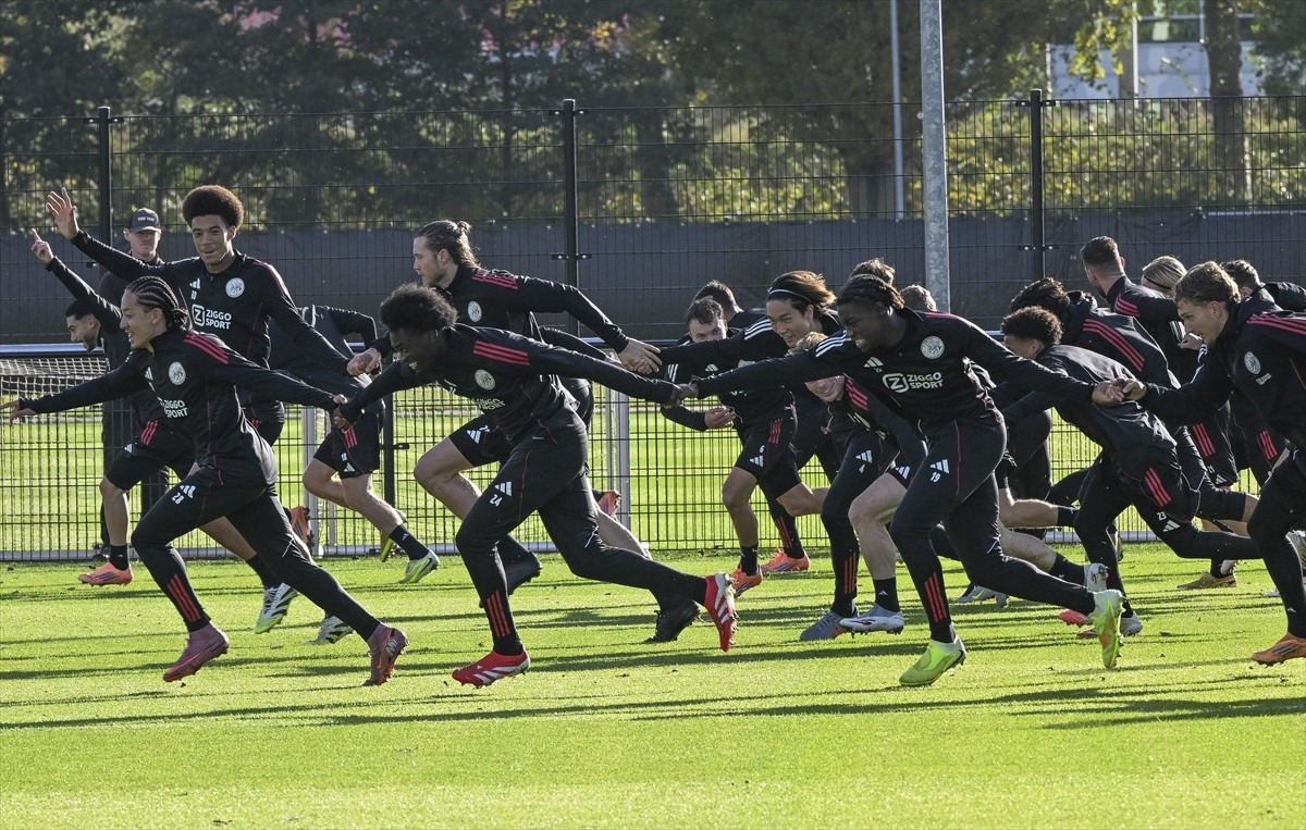 Ajax, UEFA Şampiyonlar Ligi'nin 4. haftasında Galatasaray'ı konuk edeceği maç öncesi...
