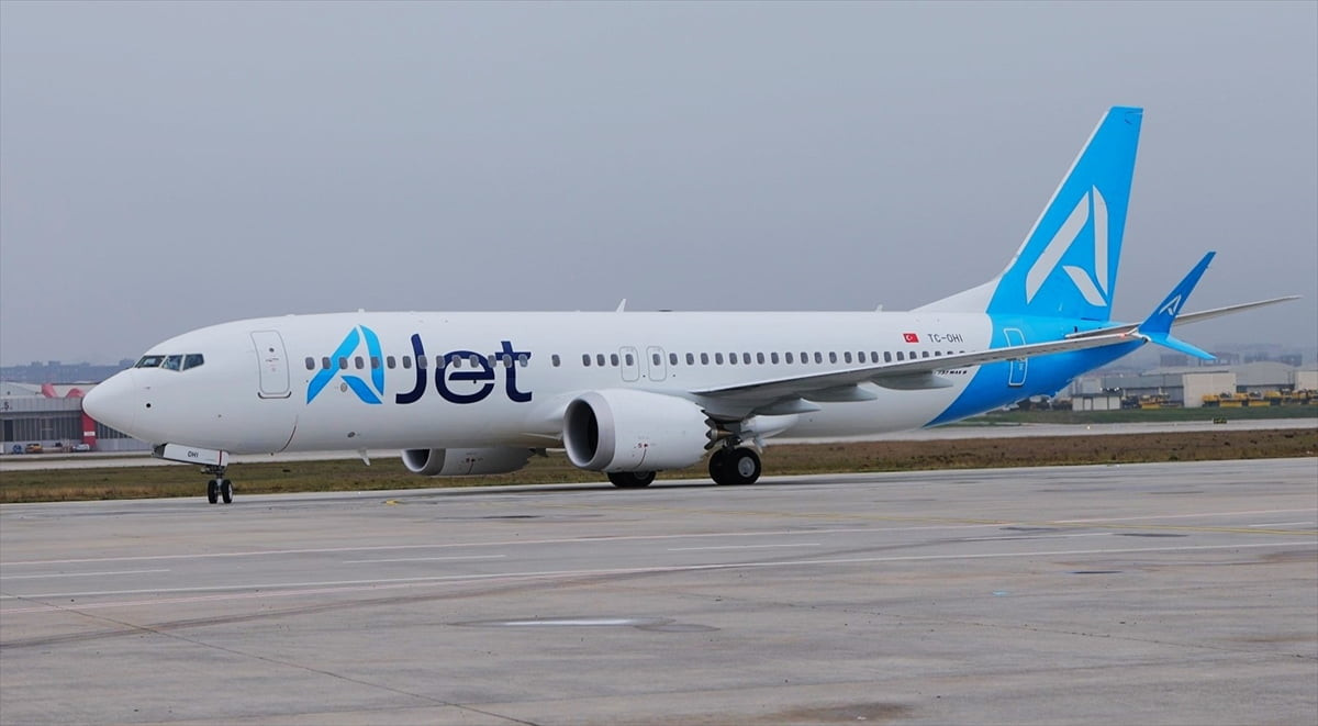 AJet, fabrika çıkışlı Boeing 737-8 MAX tipi üç uçağı filosuna kattı.