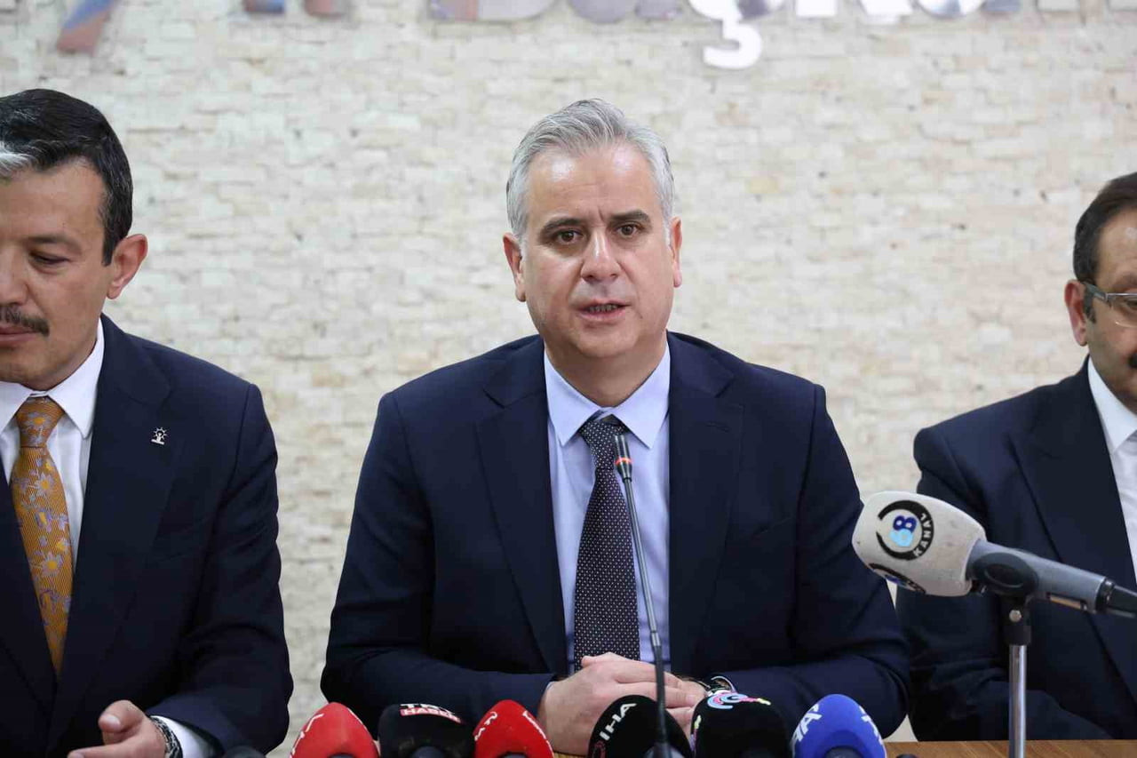 AK PARTİ AKSARAY İL BAŞKANLIĞINDA KONUŞAN AK PARTİ GENEL BAŞKAN YARDIMCISI VE İNSAN HAKLARI...