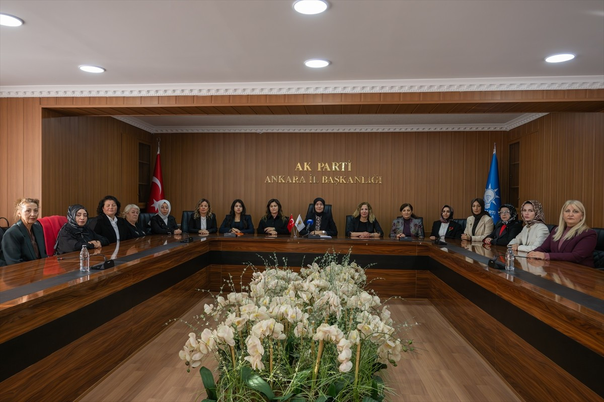 AK Parti Ankara İl Kadın Kolları Başkanı Aysel Koçak Akgül, AK Parti Ankara İl Başkanlığında 25...