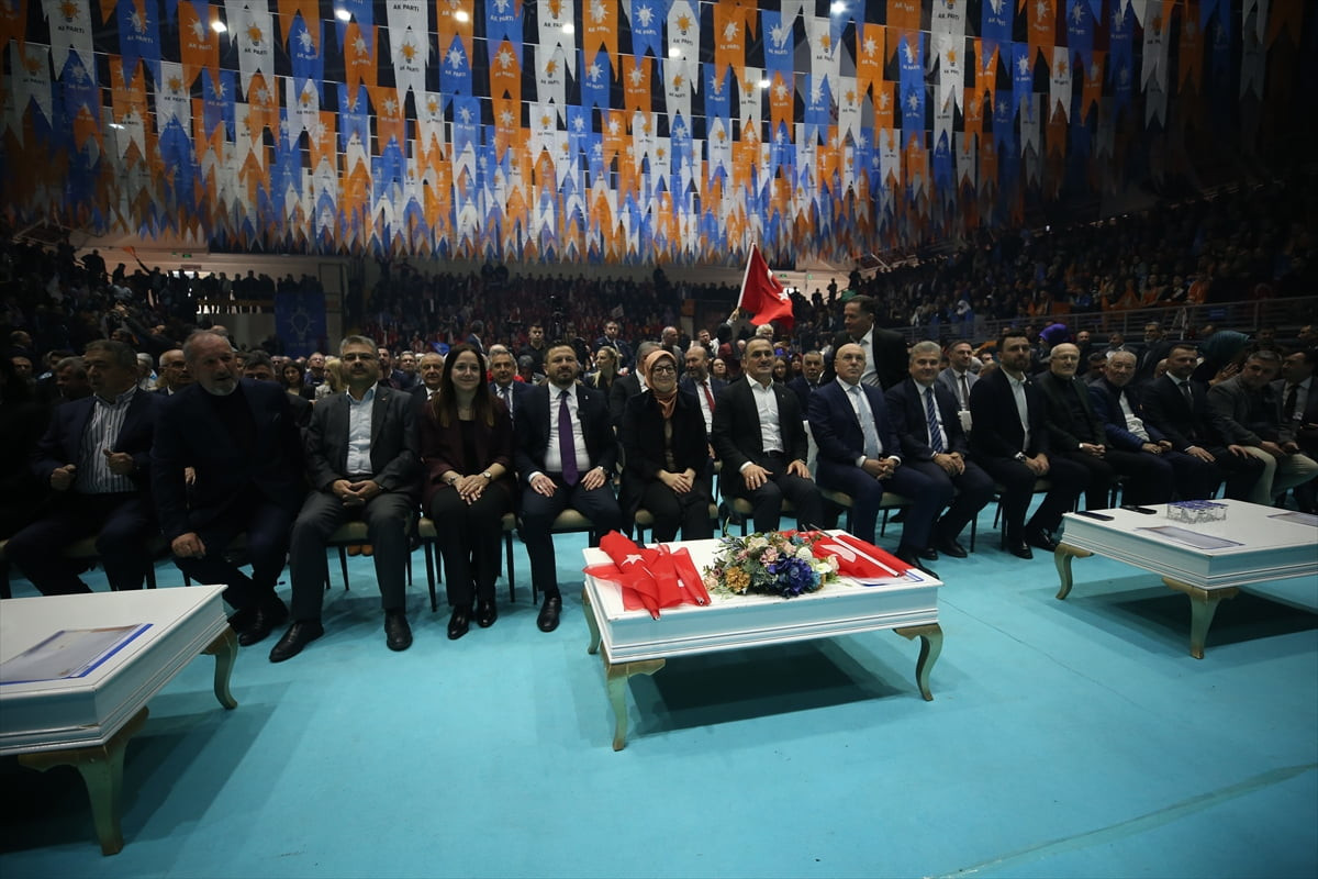 AK Parti Balıkesir İl Başkanlığı tarafından Kurtdereli Kapalı Spor Salonu'nda düzenlenen Mahalle...