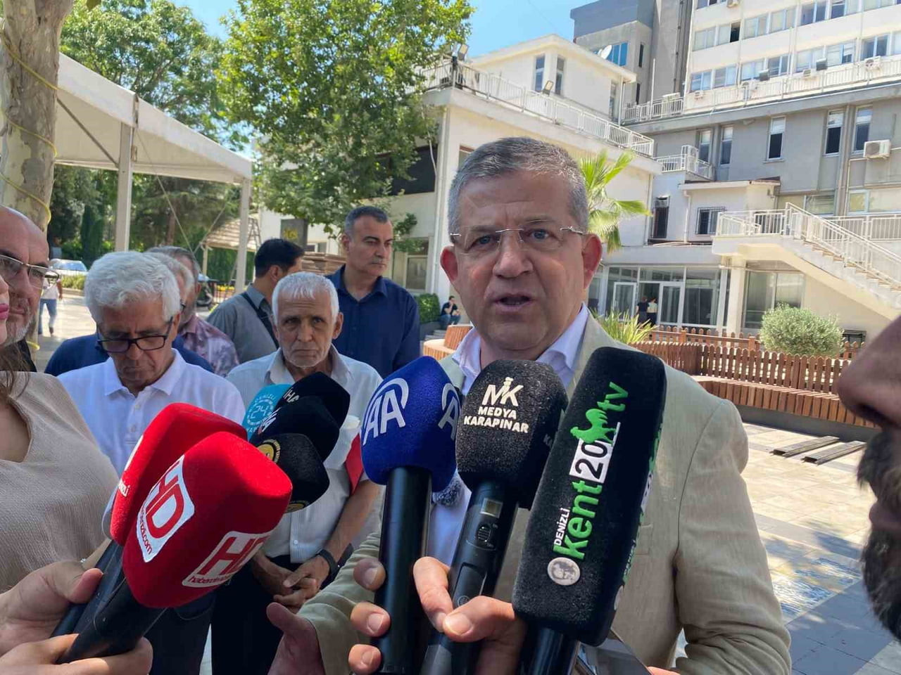 AK PARTİ DENİZLİ İL BAŞKANI MUHAMMET SUBAŞIOĞLU, DENİZLİ BÜYÜKŞEHİR BELEDİYESİ İLE DESKİ'NİN...