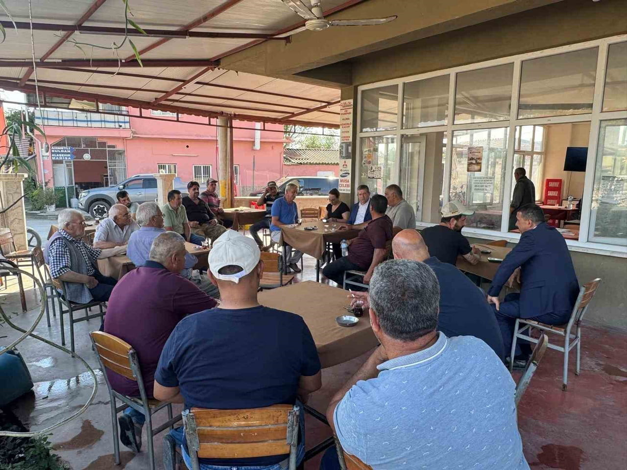 AK PARTİ DENİZLİ İL BAŞKANI MUHAMMET SUBAŞIOĞLU, SARAYKÖY İLÇESİNDE ÇİFTÇİLERİN BUĞDAY HASADINA...
