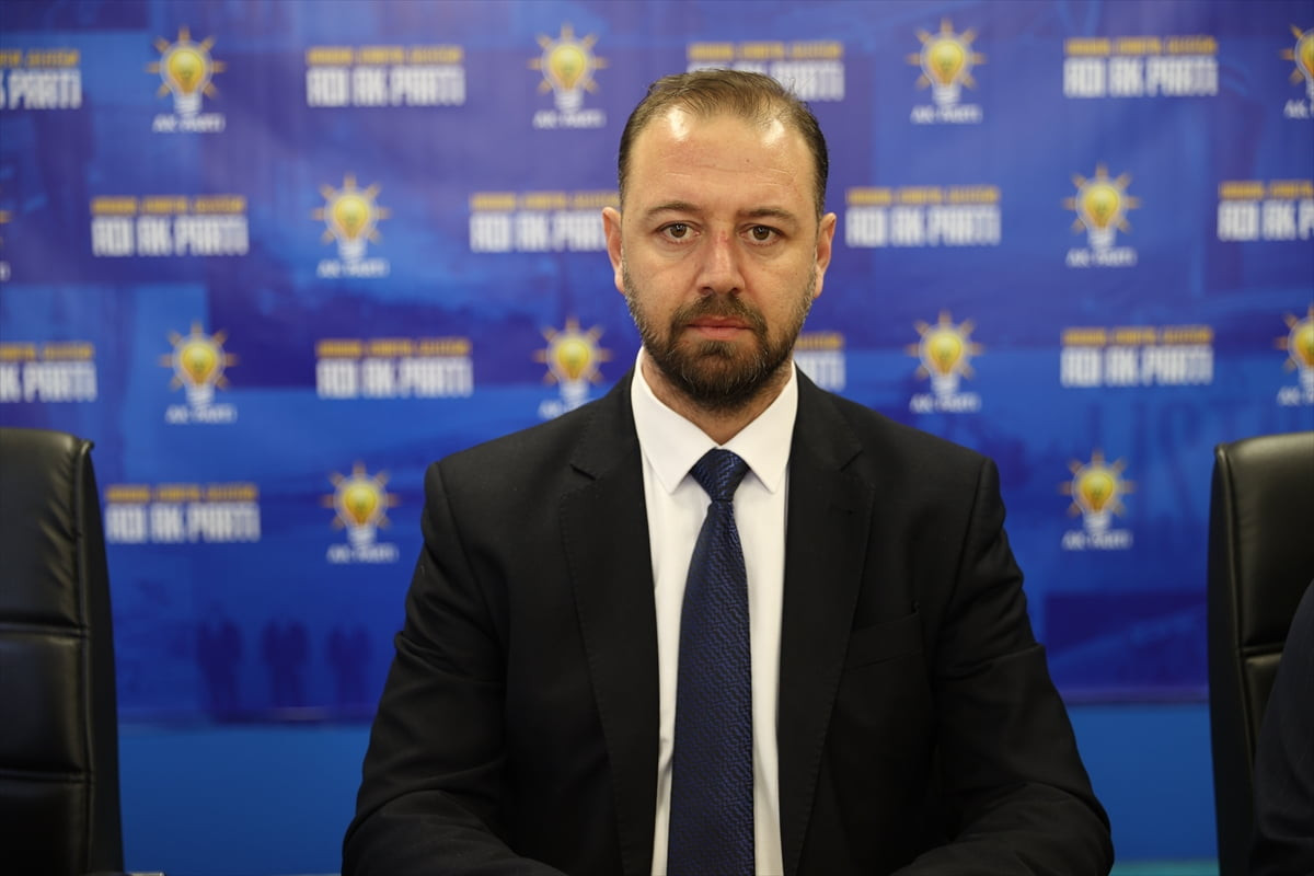 AK Parti Edirne İl Başkanlığı İnsan Hakları Birim Başkanı Murat Nalça, parti binasında düzenlediği...