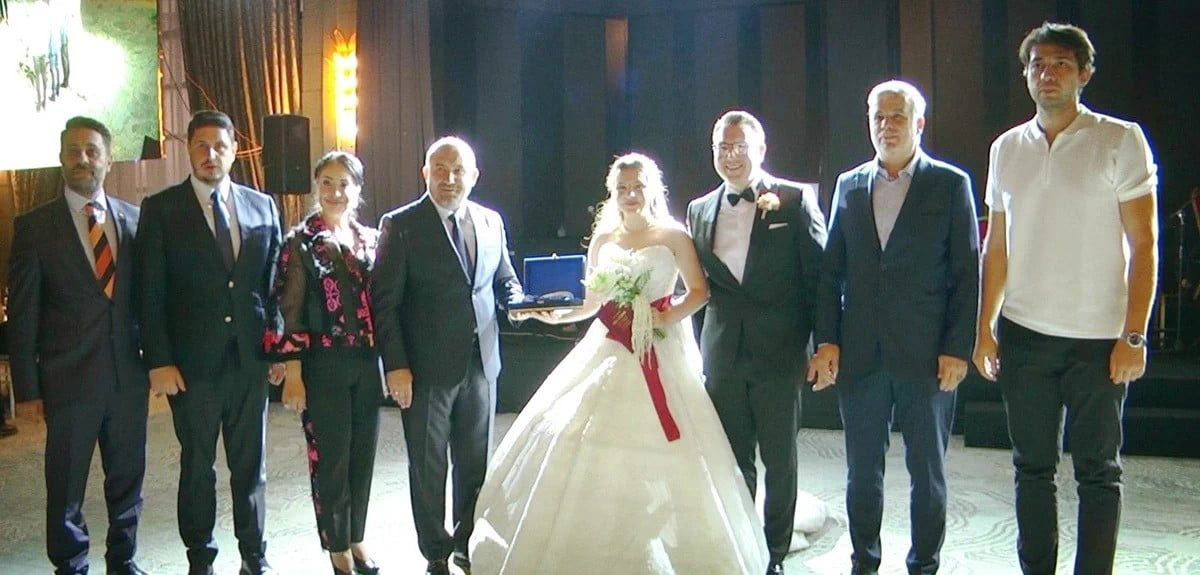 AK PARTİ ESKİŞEHİR İL BAŞKANI GÜRHAN ALBAYRAK VE BERABERİNDEKİ PARTİ TEŞKİLATI, TİCARET İL MÜDÜRÜ...