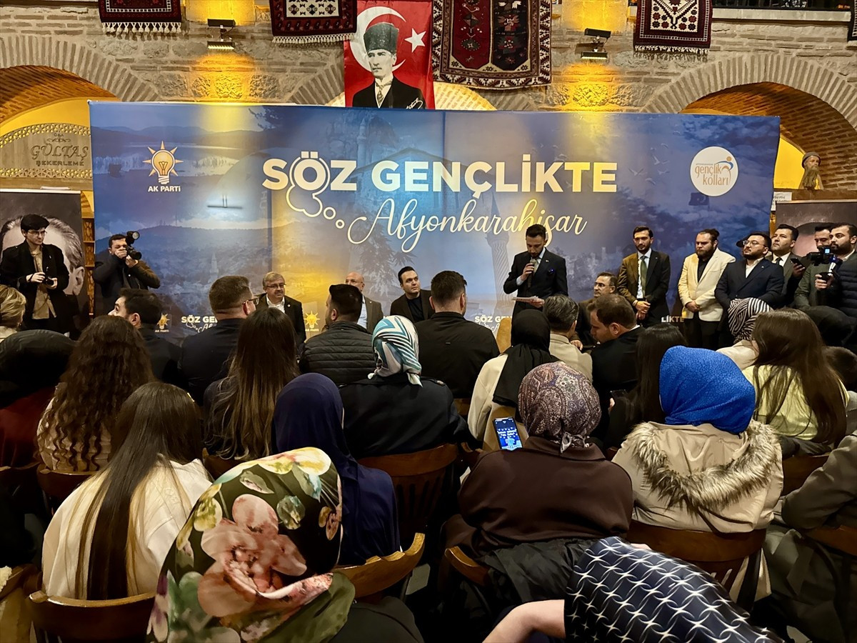 AK Parti Gençlik Kolları Genel Başkanı Yusuf İbiş, Burmalı Mahallesi'ndeki Taşhan'da...
