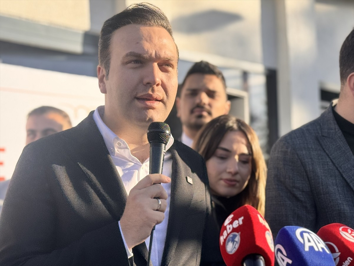 AK Parti Gençlik Kolları Genel Başkanı Yusuf İbiş, Erzurum'da Olimpiyat Parkı'ndaki Gülümseyen...
