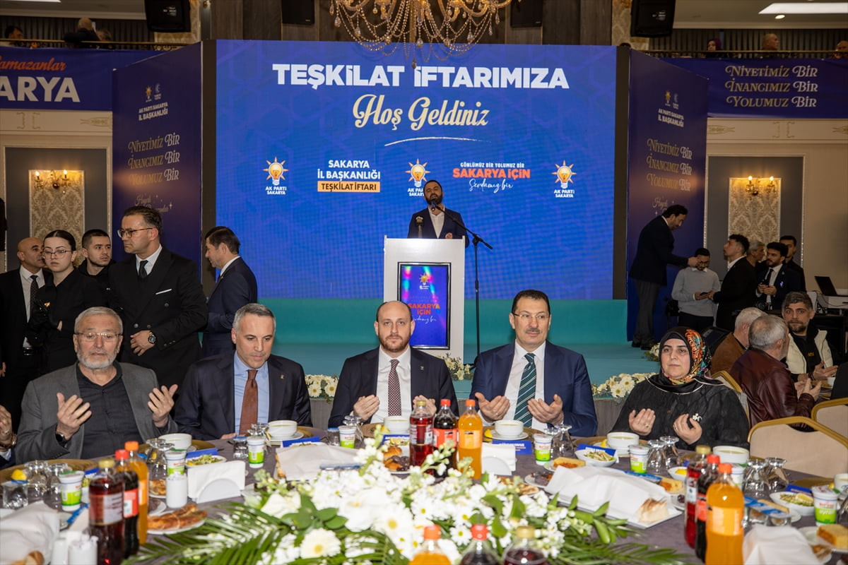 AK Parti Genel Başkan Yardımcıları Ahmet Büyükgümüş (ortada) ve Ali İhsan Yavuz (sağ 2), AK Parti...