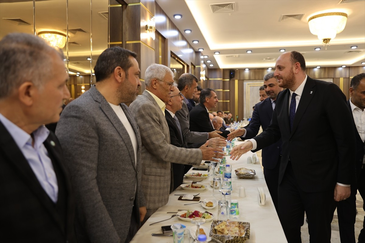 AK Parti Genel Başkan Yardımcısı Ahmet Büyükgümüş (sağda), Mardin'de bir otelde sivil toplum...