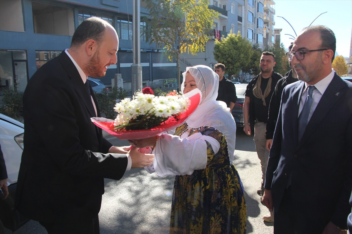 AK Parti Genel Başkan Yardımcısı Ahmet Büyükgümüş (solda), çeşitli temaslarda bulunmak üzere...