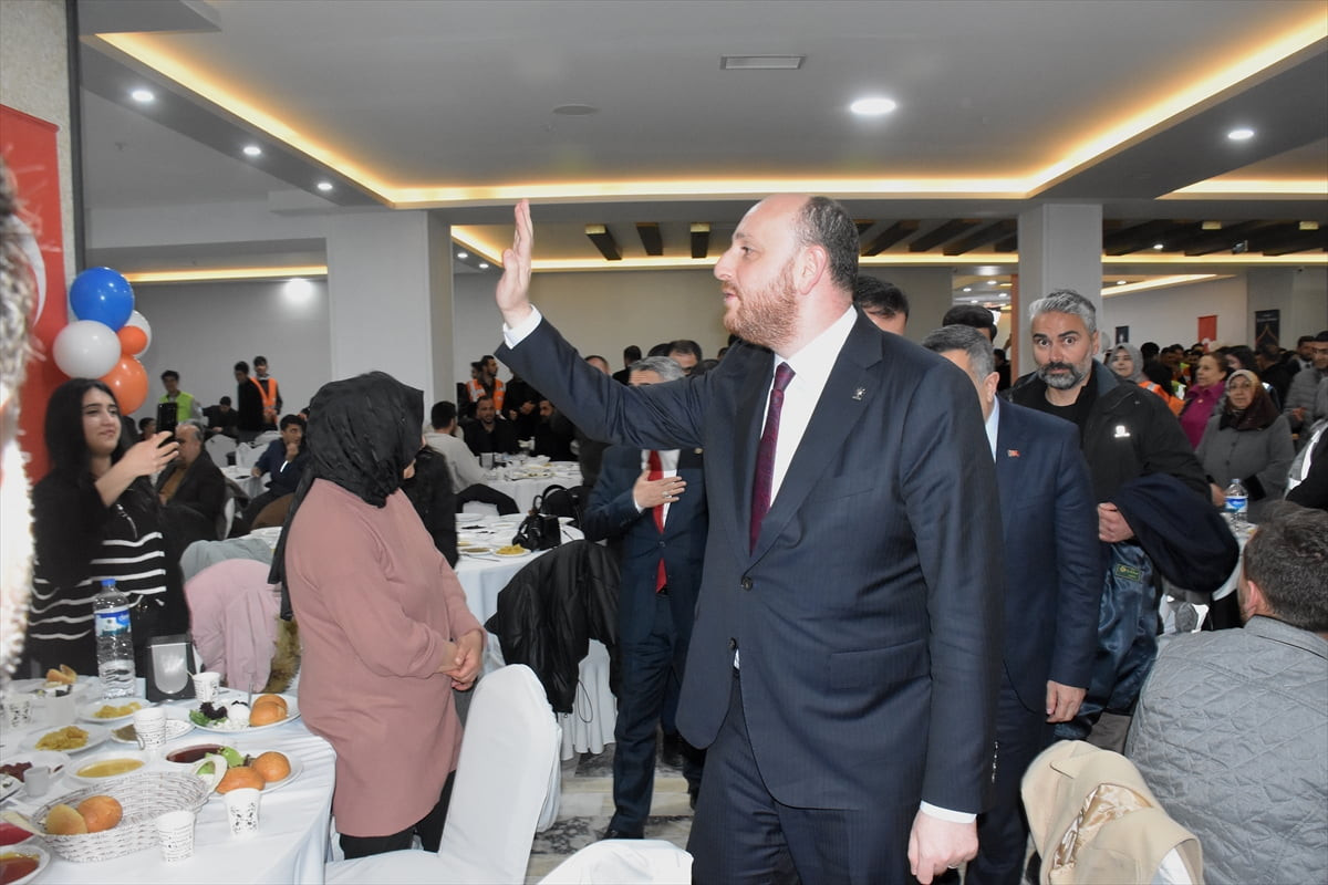 AK Parti Genel Başkan Yardımcısı Ahmet Büyükgümüş, Van'ın Edremit ilçesindeki Uygulama Oteli'nde...