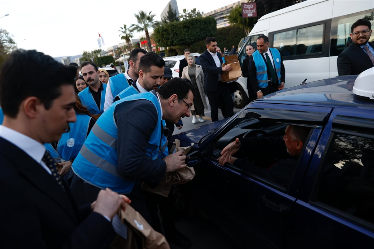 AK Parti Genel Başkan Yardımcısı Ali İhsan Yavuz , Mersin'deki programları kapsamında AK Parti İl...