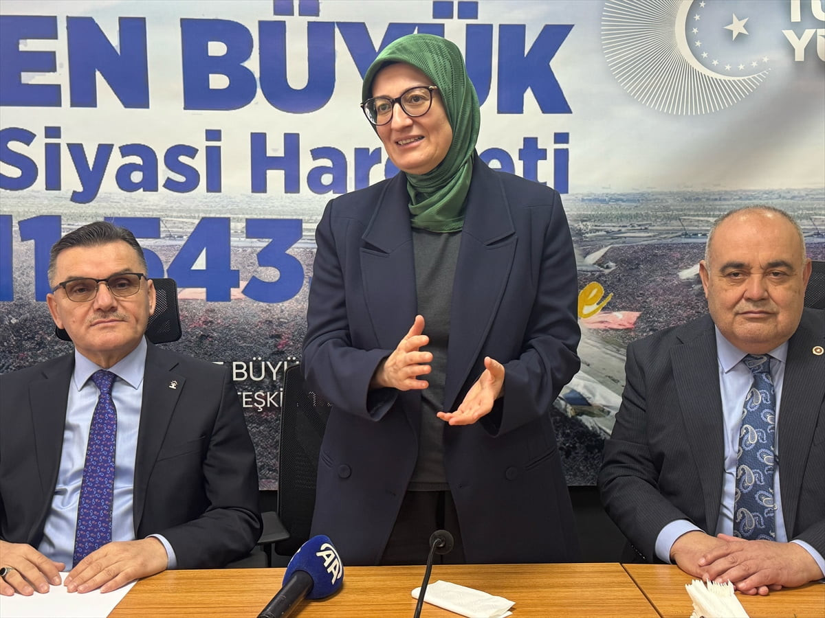 AK Parti Genel Başkan Yardımcısı Belgin Uygur, partisinin Bartın İl Başkanlığı ziyaret etti....