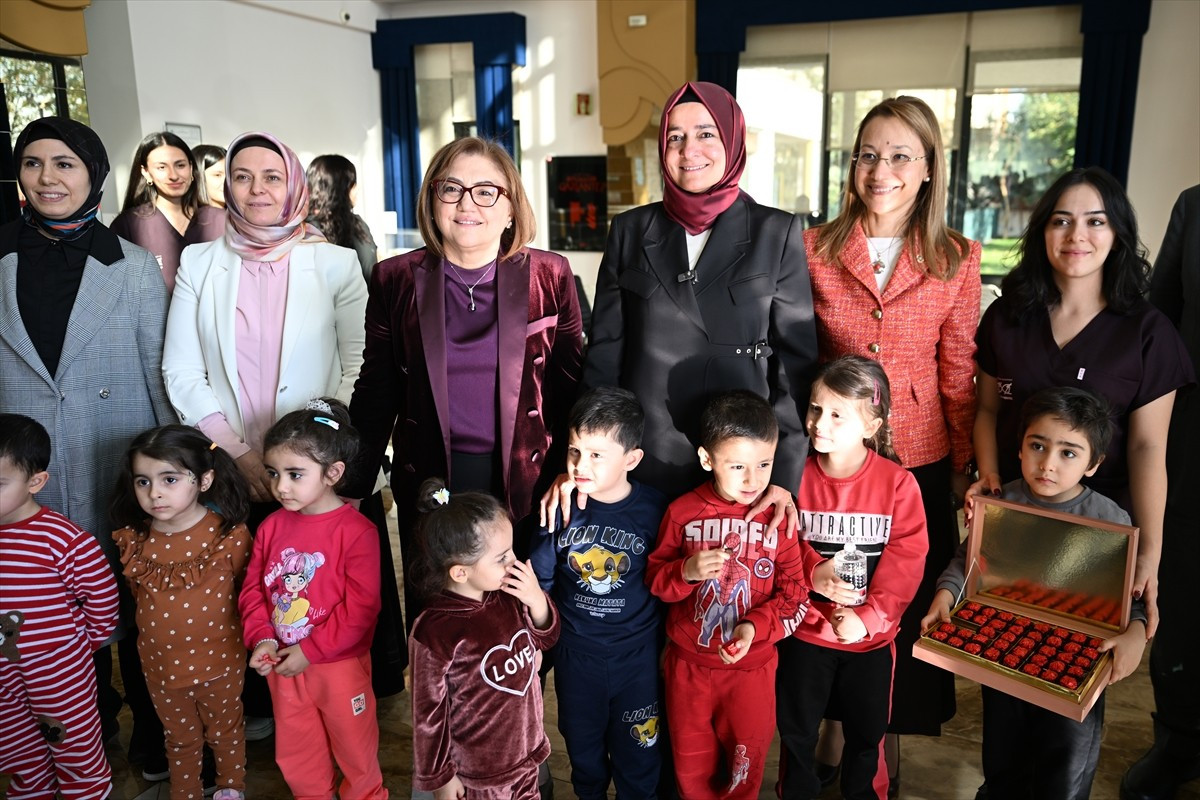 AK Parti Genel Başkan Yardımcısı Fatma Betül Sayan Kaya, bir dizi program kapsamında Gaziantep'e...