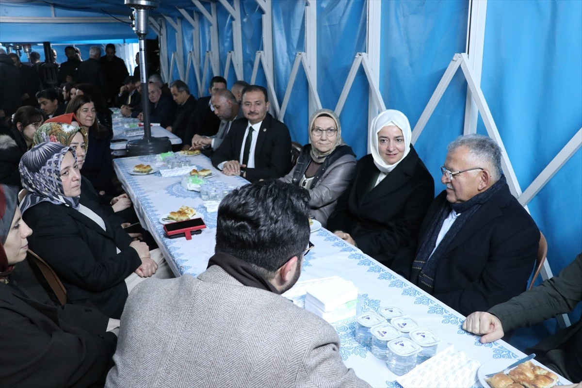 AK Parti Genel Başkan Yardımcısı Fatma Betül Sayan Kaya (sağ 2), Kayseri'de çeşitli ziyaretlerde...
