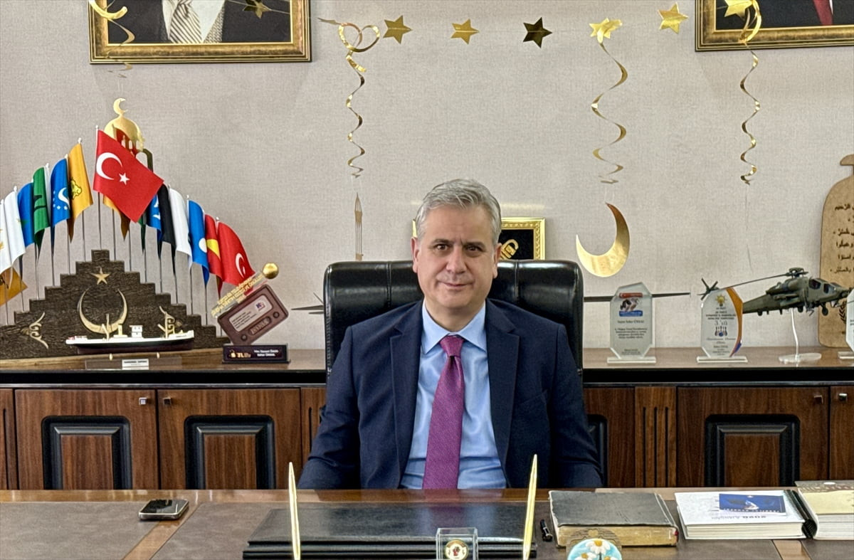 AK Parti Genel Başkan Yardımcısı Hasan Basri Yalçın, partisinin Kırşehir İl Başkanlığı ziyaret...