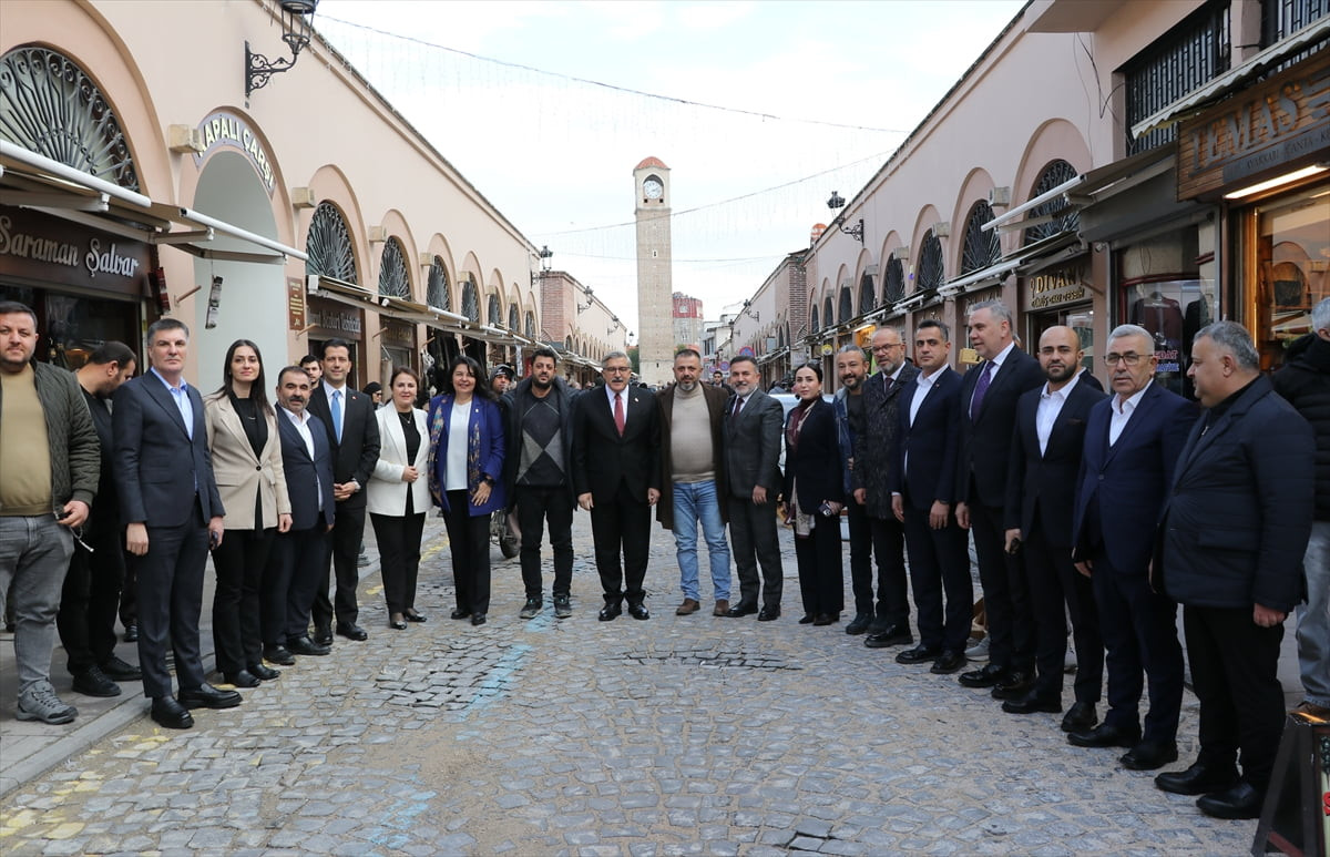 AK Parti Genel Başkan Yardımcısı Hüseyin Yayman, Adana'daki programı kapsamında esnaf ziyareti...