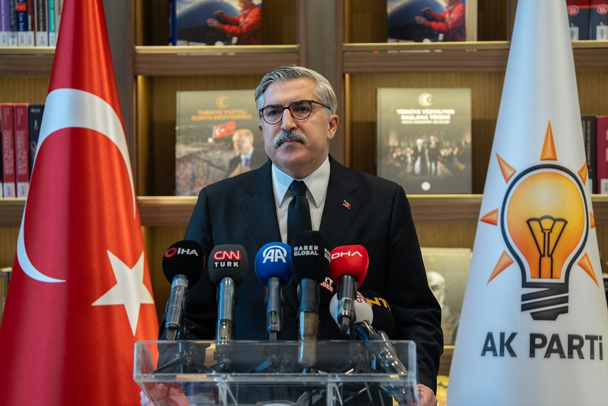 AK Parti Genel Başkan Yardımcısı Hüseyin Yayman, AK Parti Genel Merkezi'nde, deprem bölgesinde...