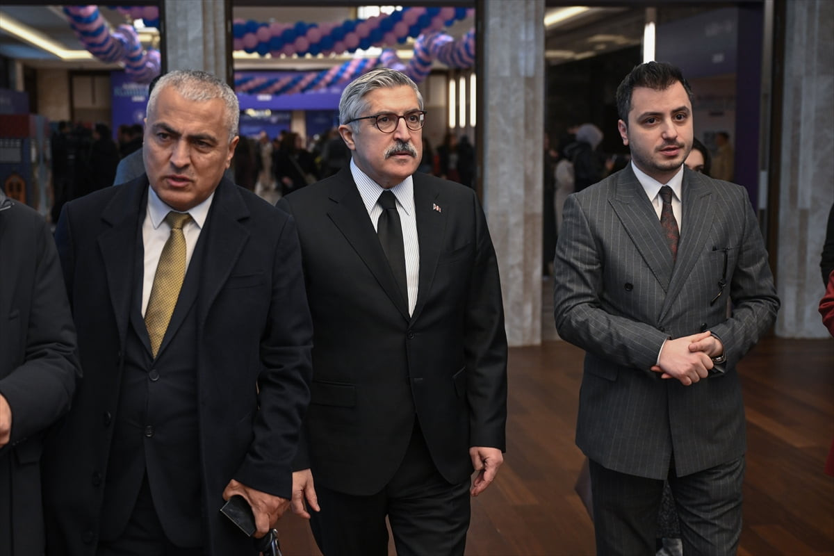 AK Parti Genel Başkan Yardımcısı Hüseyin Yayman (ortada), "Külliye'de Ramazan" etkinlik alanına...