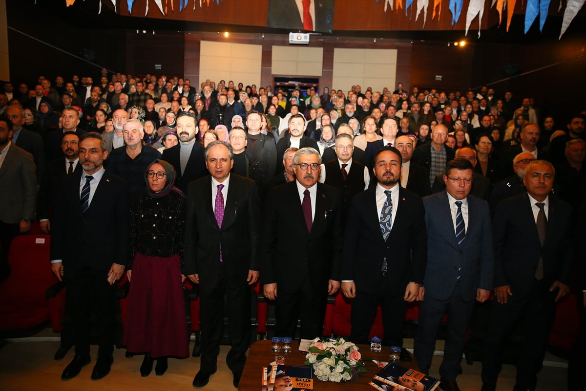 AK Parti Genel Başkan Yardımcısı Hüseyin Yayman (sağ4), partisinin Uşak İl Başkanlığınca, Atatürk...