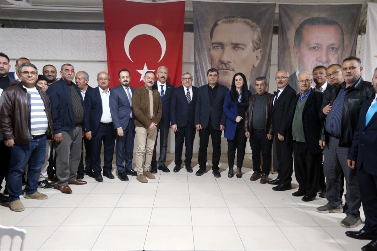 AK Parti Genel Başkan Yardımcısı Hüseyin Yayman (sol 7), AK Parti Dörtyol İlçe Başkanlığınca...