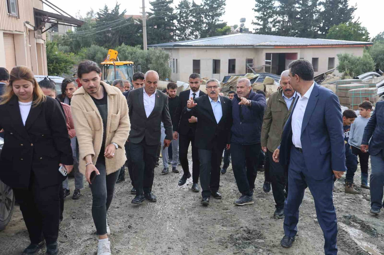 AK PARTİ GENEL BAŞKAN YARDIMCISI HÜSEYİN YAYMAN VE BERABERİNDEKİ HEYETLE, HATAY’DA YAŞANAN SEL...