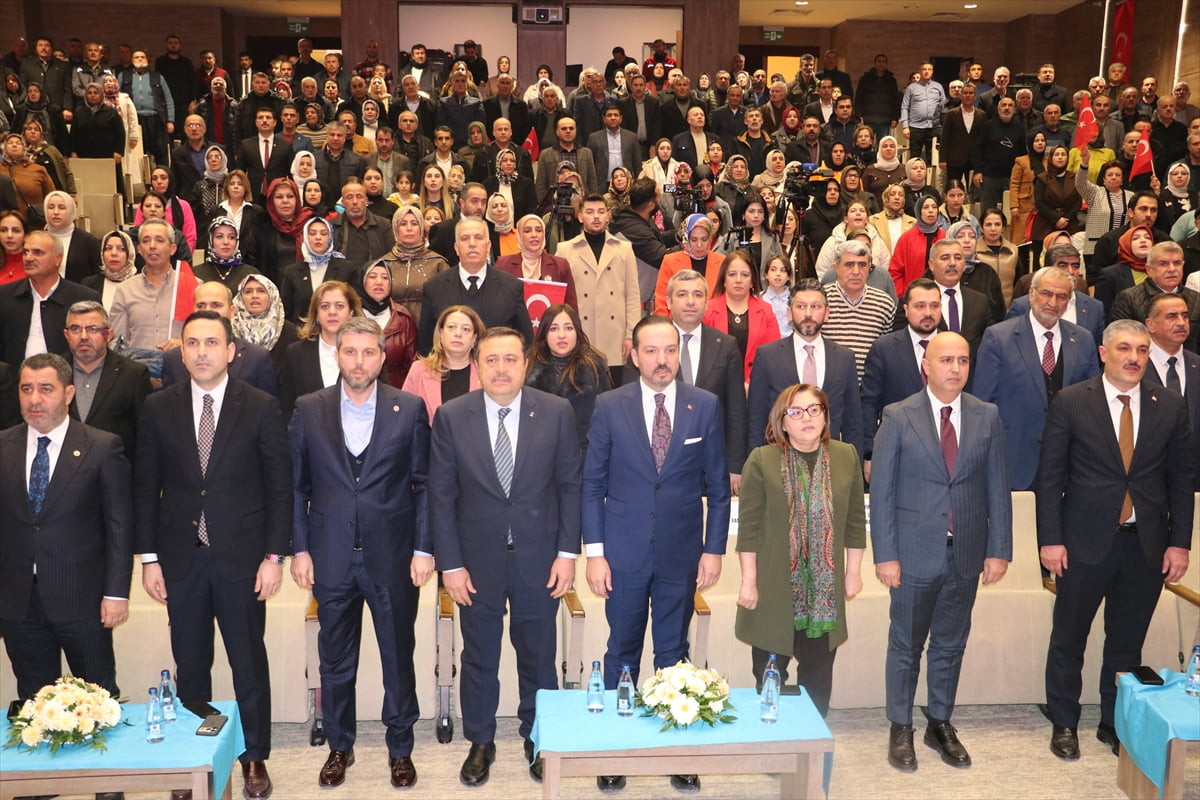 AK Parti Genel Başkan Yardımcısı Kürşad Zorlu (sağ 4), Gaziantep Büyükşehir Belediyesi Şehir...