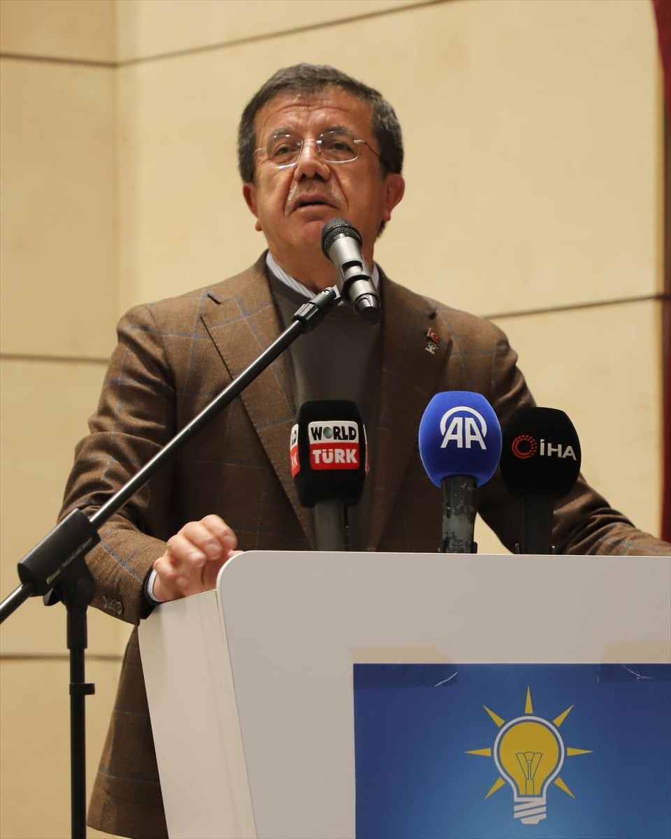 AK Parti Genel Başkan Yardımcısı Nihat Zeybekci, Denizli'nin Acıpayam ilçesindeki Gençlik ve...