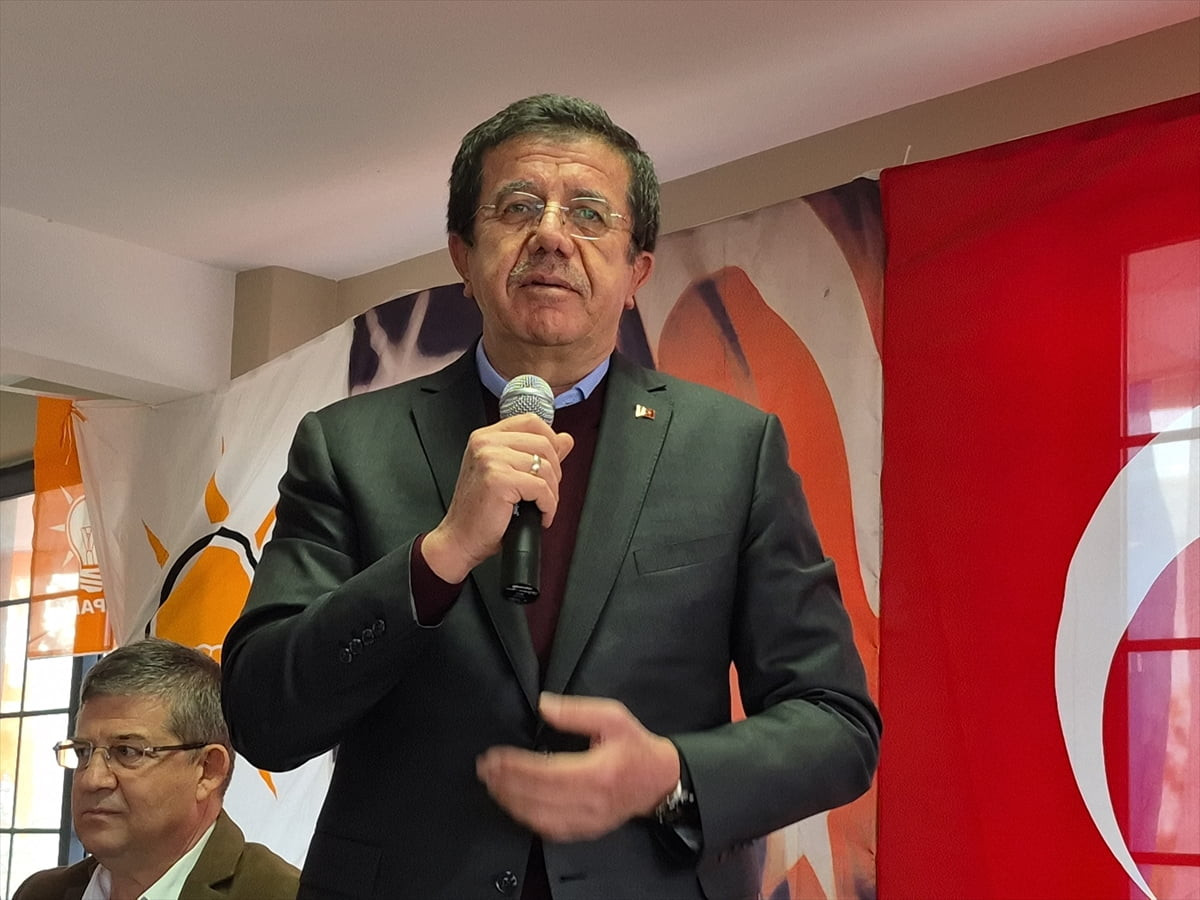 AK Parti Genel Başkan Yardımcısı Nihat Zeybekci, Denizli'nin Kale ilçesindeki bir restoranda...