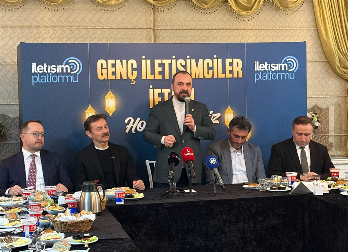 AK Parti Genel Başkan Yardımcısı, Tanıtım ve Medya Başkanı Faruk Acar (ortada), İletişim Platformu...