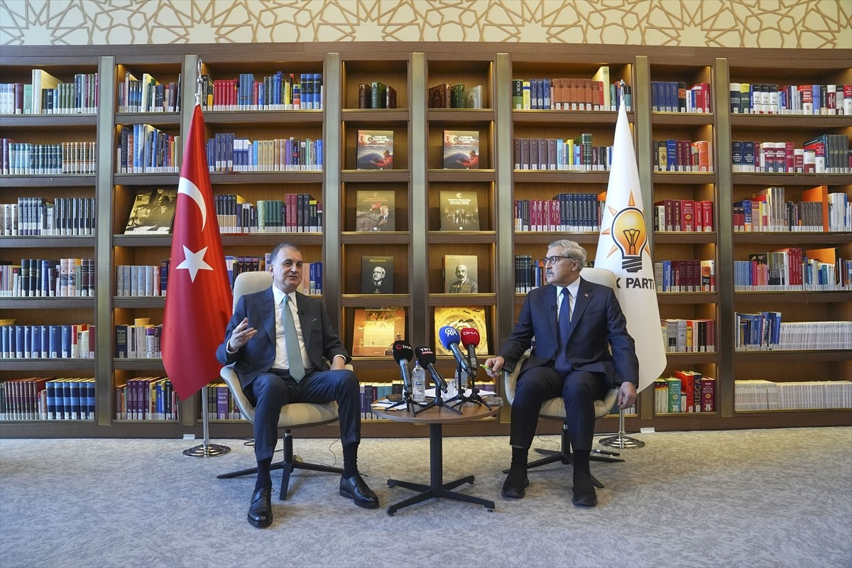 AK Parti Genel Başkan Yardımcısı ve Parti Sözcüsü Ömer Çelik (solda) , AK Parti Kültür ve Sanat...