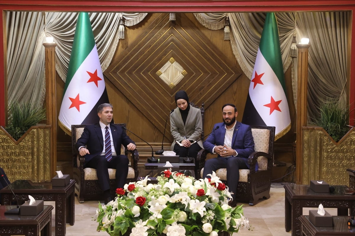 AK Parti Genel Başkan Yardımcısı Zafer Sırakaya (solda) Suriye'de Halep Valiliğini ziyaret ederek...