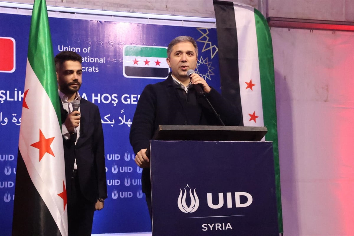 AK Parti Genel Başkan Yardımcısı Zafer Sırakaya, Suriye'de "Kardeşlik İftarı"na katıldı. Sırakaya...