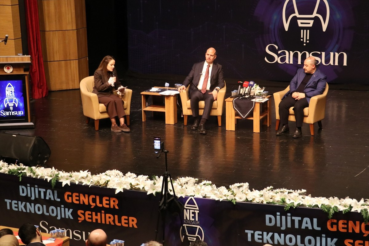 AK Parti Genel Merkez Bilgi ve İletişim Teknolojileri Başkanlığınca Samsun'da "Dijital Gençler...