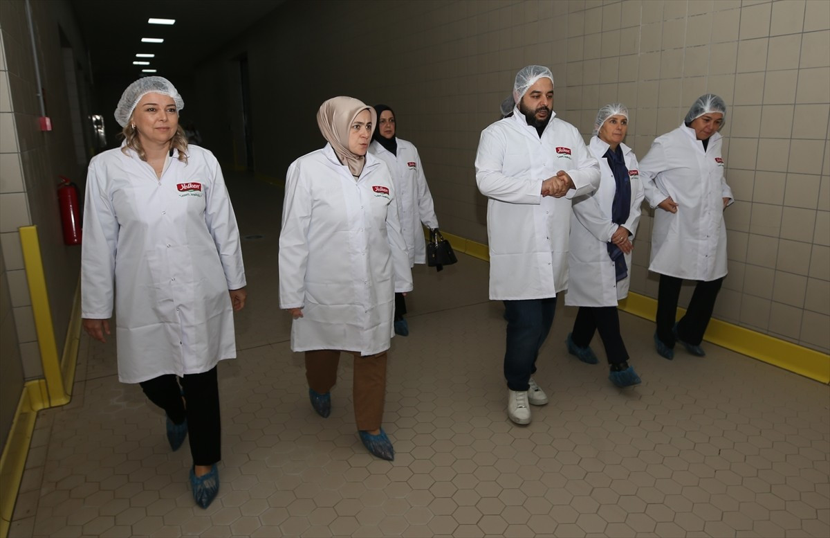 AK Parti Genel Merkez Kadın Kolları Başkanı Tuğba Işık Ercan (sol 2), Çanakkale'de çeşitli...