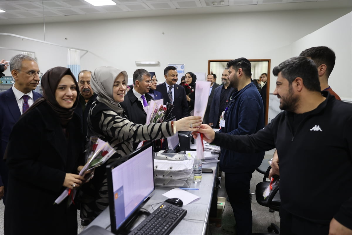 AK Parti Genel Merkez Kadın Kolları Başkanı ve İstanbul Milletvekili Tuğba Işık Ercan (sol 2), 14...