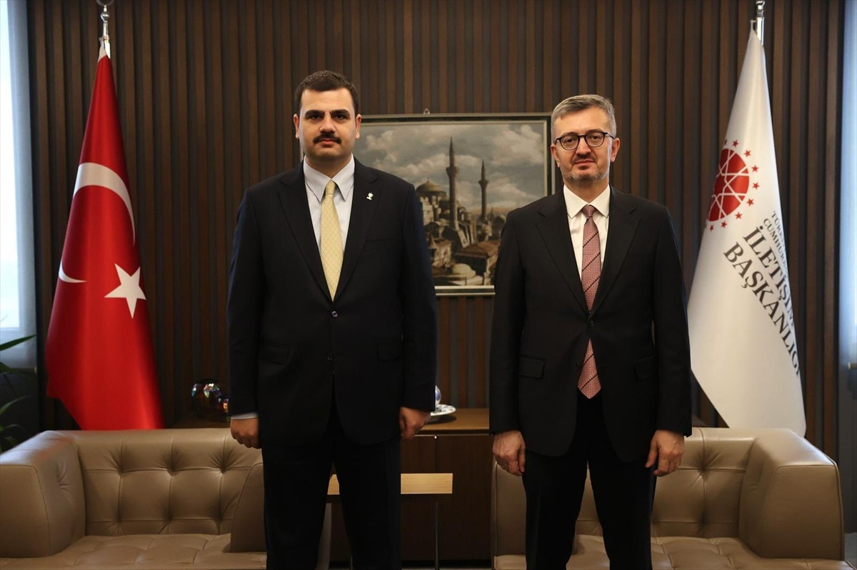 AK Parti Genel Sekreteri Eyyüp Kadir İnan, Cumhurbaşkanlığı İletişim Başkanı Burhanettin Duran'ı...