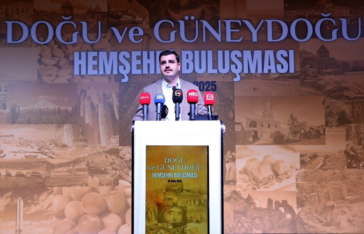 AK Parti Genel Sekreteri ve İzmir Milletvekili Eyyüp Kadir İnan, Balçova'daki bir otelde...