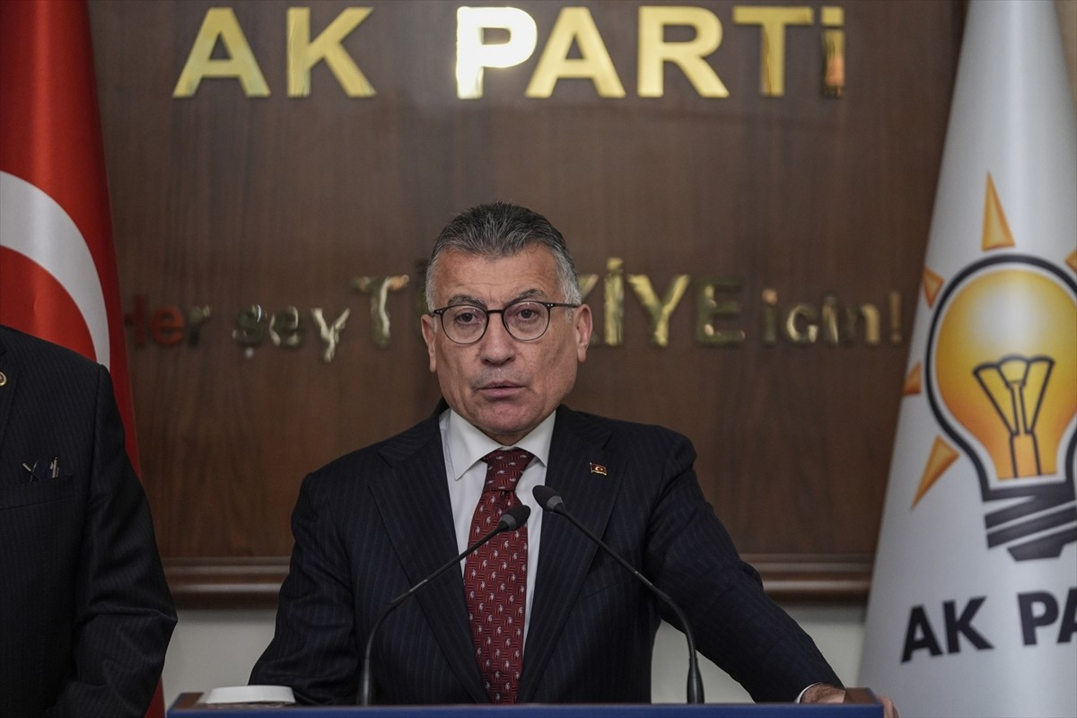 AK Parti Grup Başkanı Abdullah Güler, kamuoyunda "11. Yargı Paketi" olarak bilinen, Türk Ceza...