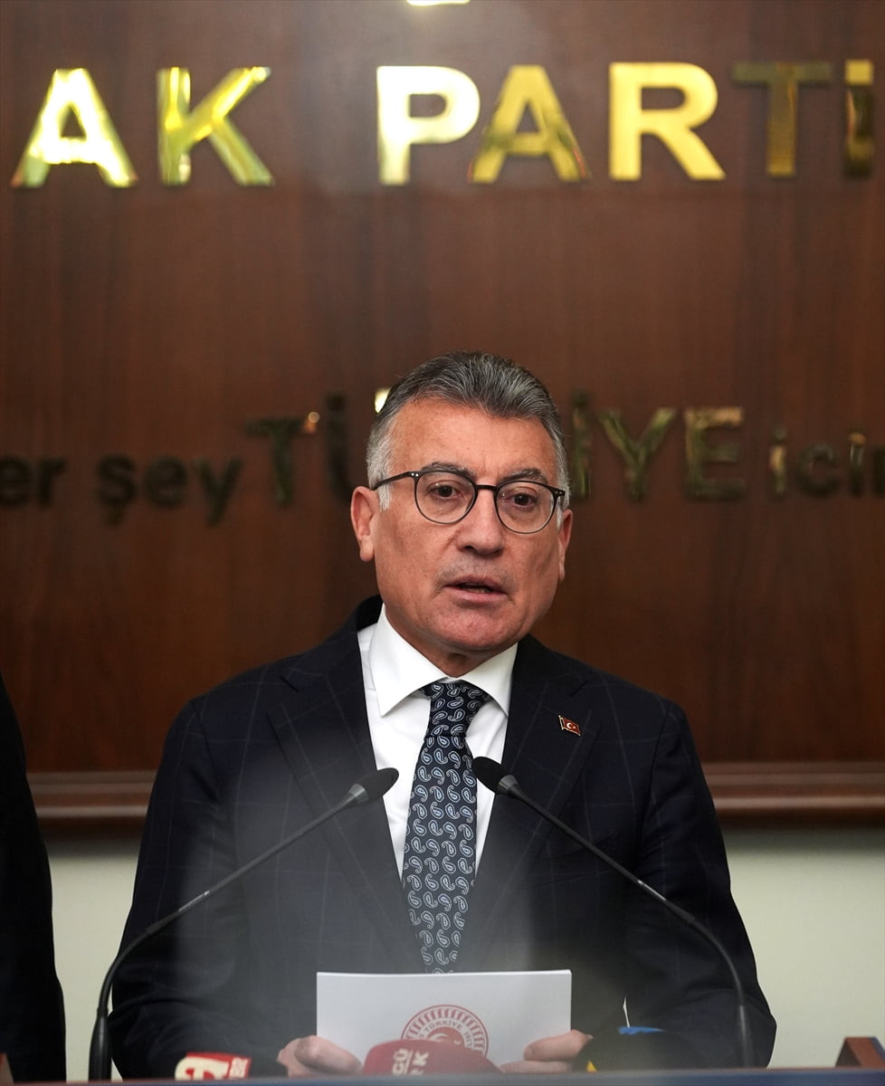 AK Parti Grup Başkanı Abdullah Güler, Meclis'te düzenlediği basın toplantısında, ekonomiye ilişkin...