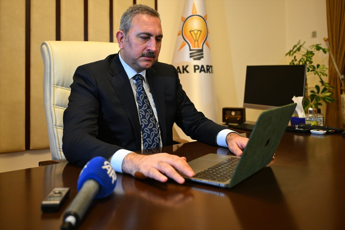 AK Parti Grup Başkanvekili Abdulhamit Gül, Anadolu Ajansının (AA) "Yılın Kareleri" oylamasına...