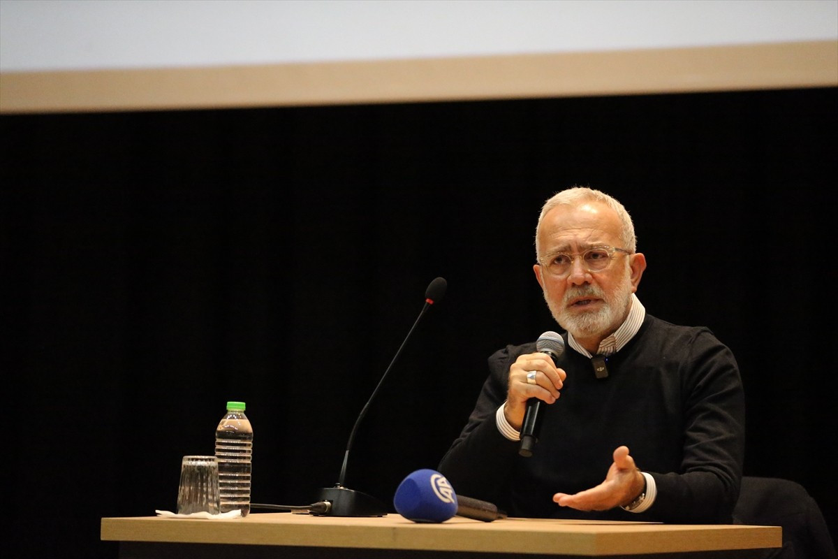 AK Parti Grup Başkanvekili Bahadır Yenişehirlioğlu, Niğde 8. Kitap Fuarı'nda söyleşiye...