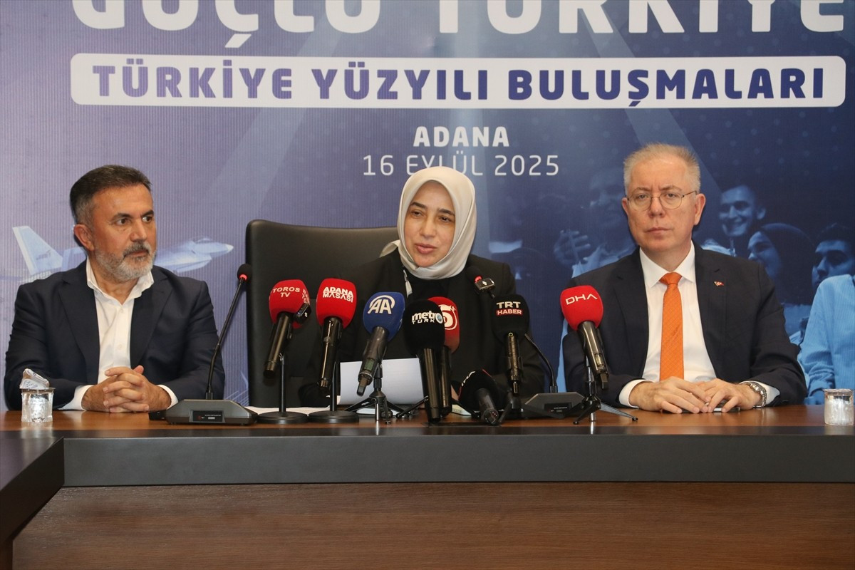 AK Parti Grup Başkanvekili Özlem Zengin (ortada), Türkiye Yüzyılı Buluşmaları" kapsamında AK Parti...