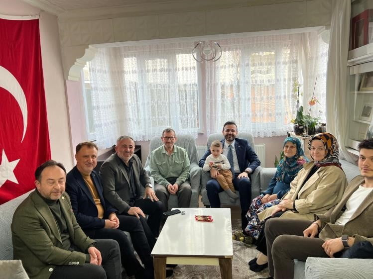 AK PARTİ HEYETİNDEN ŞEHİT AİLESİNE ZİYARET