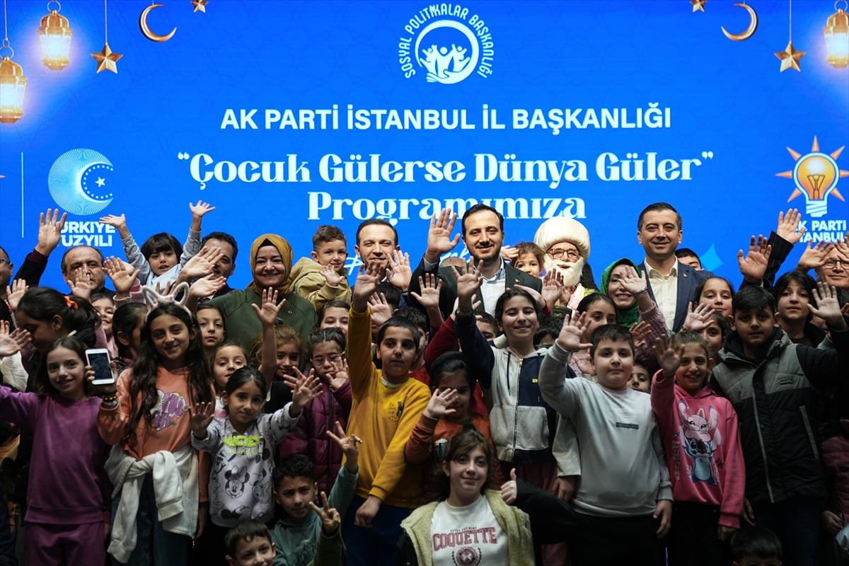 AK Parti İl Başkanlığı tarafından düzenlenen "Çocuk Gülerse Dünya Güler" programında 672 yetim...