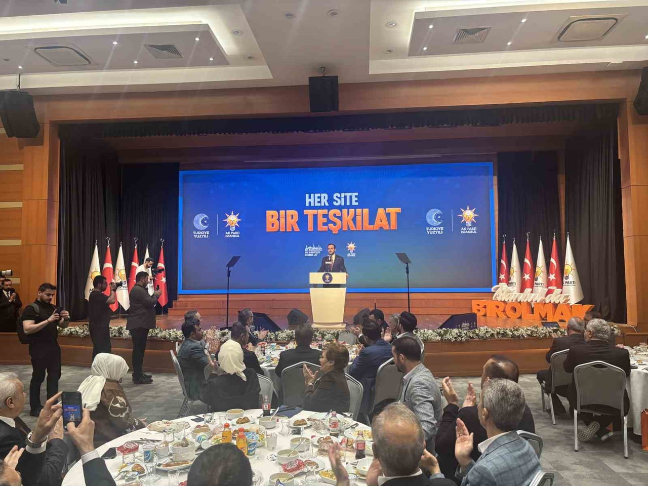 AK PARTİ İSTANBUL İL BAŞKANI ABDULLAH ÖZDEMİR, 'HER SİTE BİR TEŞKİLAT' PROGRAMINDA YENİ NESİL...