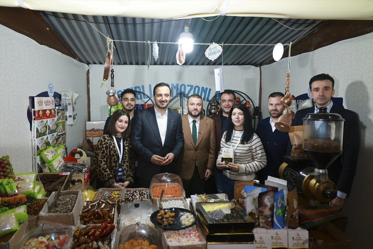 AK Parti İstanbul İl Başkanı Abdullah Özdemir, Arnavutköy'de ramazan etkinlik alanında...